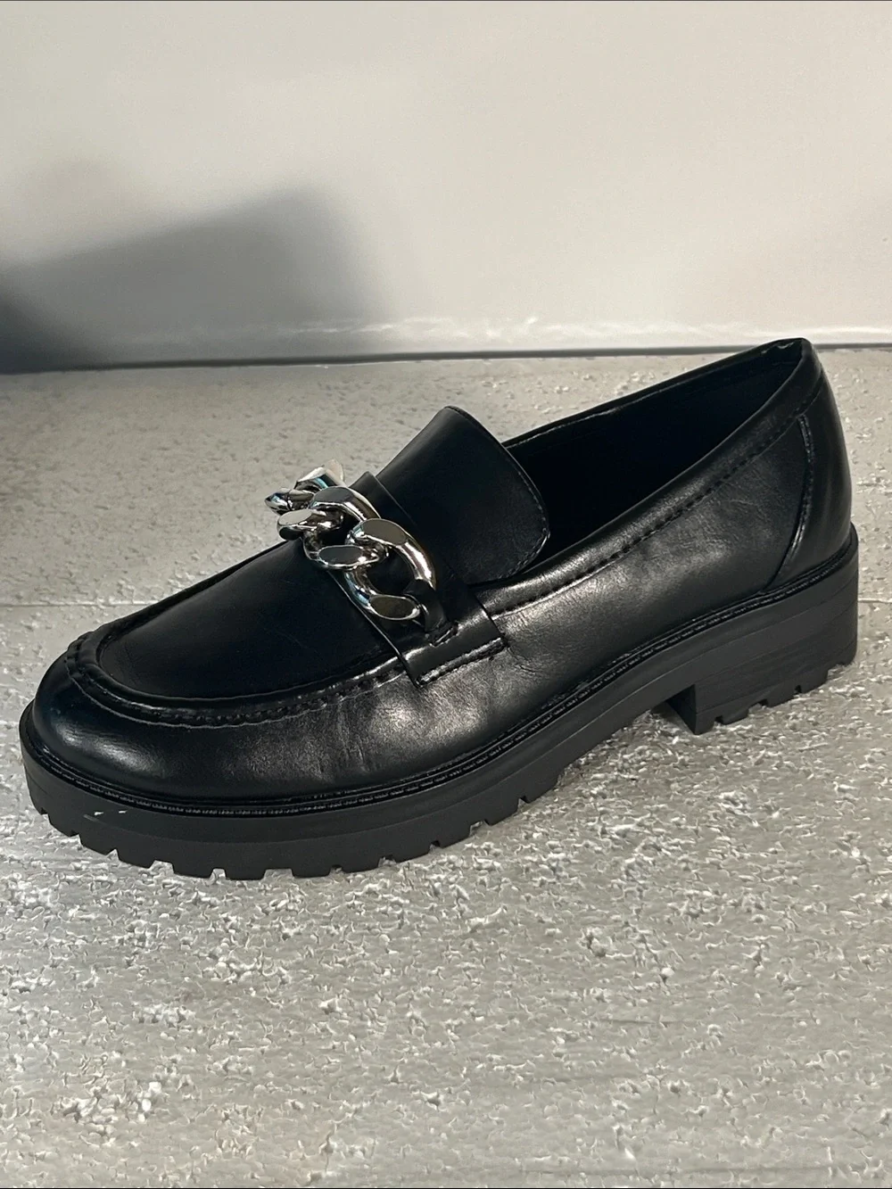 Espirit  NWOT SZ 9.5 Briley Black Loafers Silver Chain Academia Office Staple
